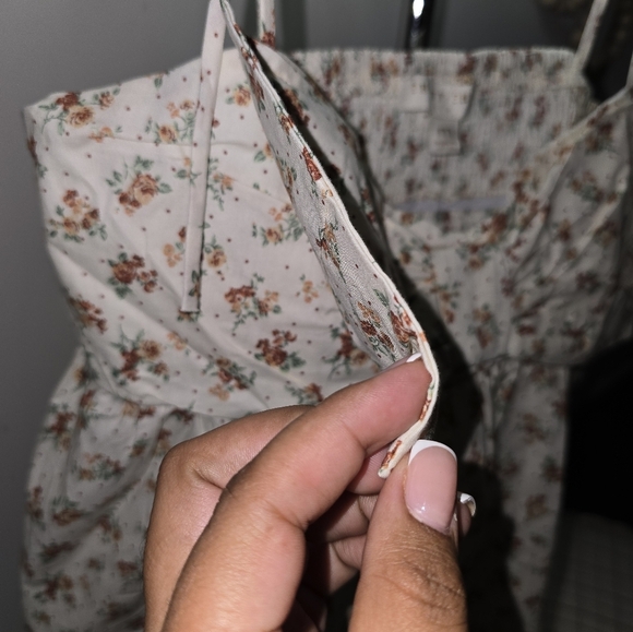 Chic Floral Camisole with Bow Detail - Picture 9 of 9